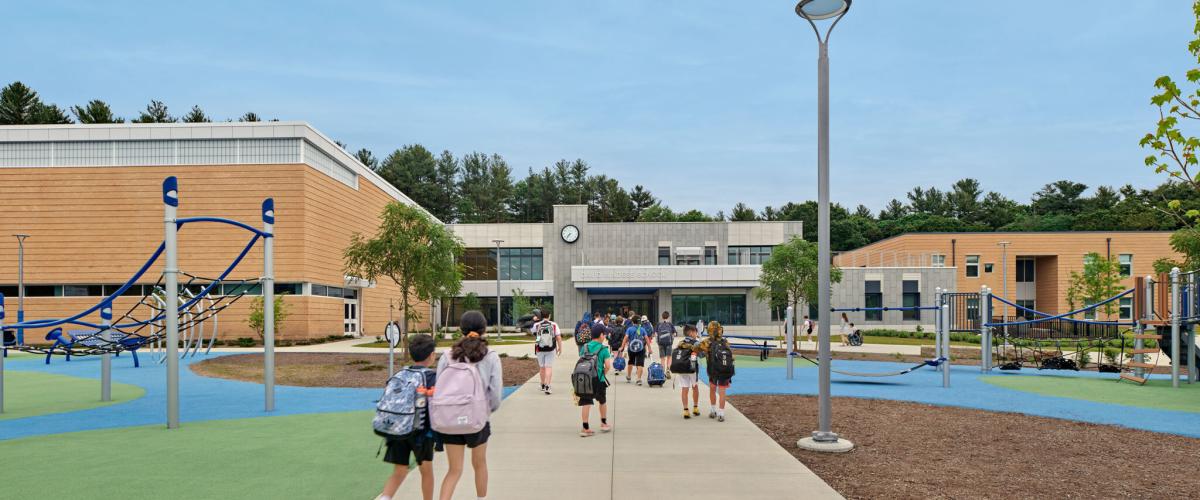 Children walk toward the entryway into the David Mindess Elementary school.
