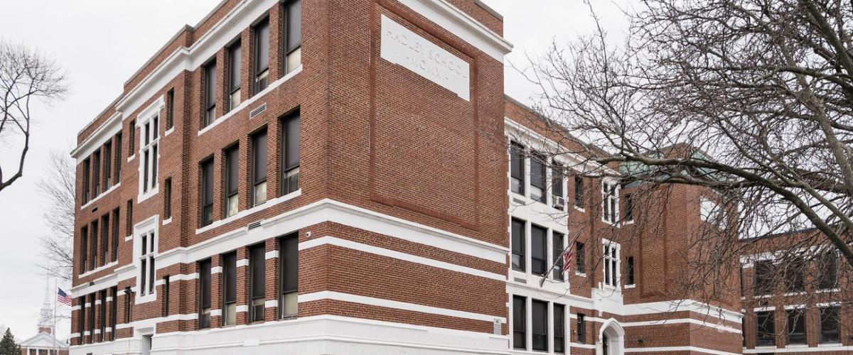 Image of brick elementary school.